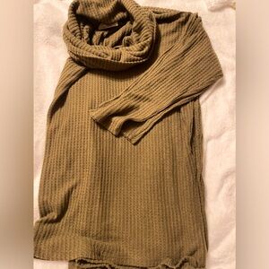 Zenana 1x cowl neck